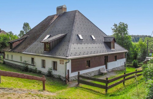 Lenora House | Beautiful villa for 11 people with TV, patio and pets allowed