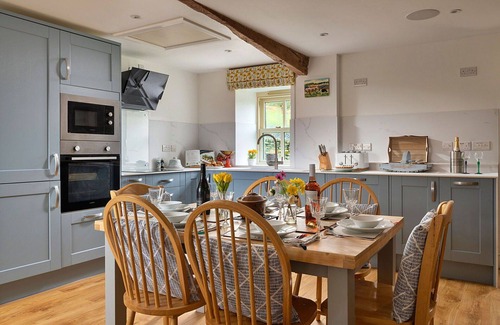 Llandrillo House | Beautiful villa for 4 people with WIFI, hot tub, TV and terrace