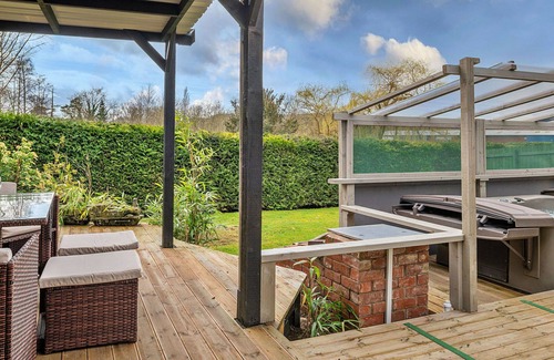 Craven Arms House | Beautiful villa for 2 guests with WIFI, hot tub, TV and terrace