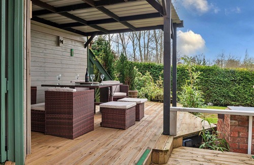 Craven Arms House | Beautiful villa for 2 guests with WIFI, hot tub, TV and terrace