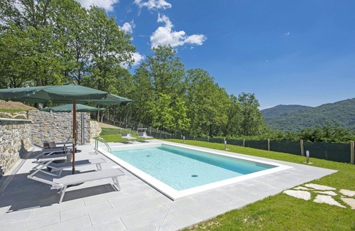 Tresana Villa | Beautiful villa for 4 guests with A/C, pool, WIFI, TV, terrace, pets allowed and panoramic view