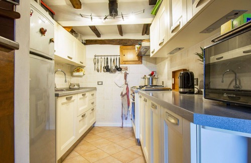 Casoli House | Beautiful villa for 6 guests with WIFI, private pool, TV, terrace and pets allowed