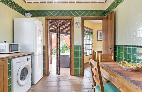 Brena y Marismas de Barbate Natural Park House | Beautiful Villa with Large Garden, Pool, Air Conditioning & Wi-Fi; Parking Available