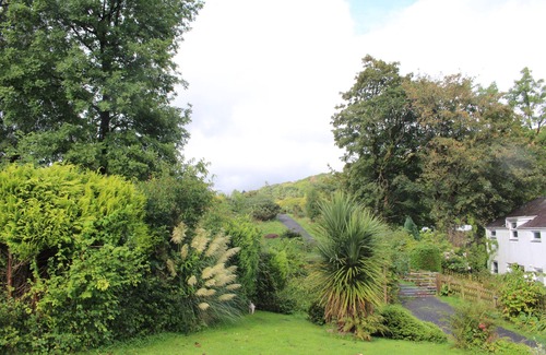 Beddgelert House | Beautiful village location with private parking + EV charger