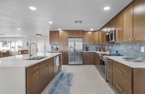 Lochmoor Waterway Estates House | Beautiful Waterfront 3/2 Home in North Fort Myers! Sleeps 8!