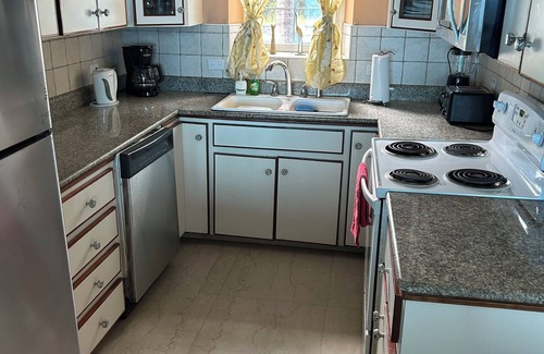 Devonshire House | Beautiful Water Front Property - Snorkel, Fish, or RELAX in the BEST LOCATION!