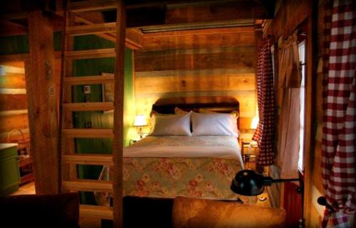 Elkin House | Beautiful Waterfront Cabin with Hot Tub near Winston-Salem, North Carolina