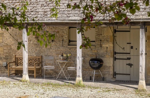 Broadwell Apartment | Beautifully presented dog friendly - The Old Stables at Broadwell Manor