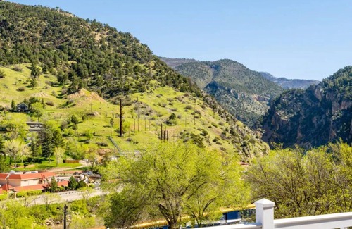 Glenwood Springs House | Beautifully Renovated Room with Mountain Views in 100-year Hotel