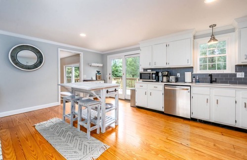East Dennis House | Beautifully renovated 5br3ba 2 living room walk to bars restaurant and beach
