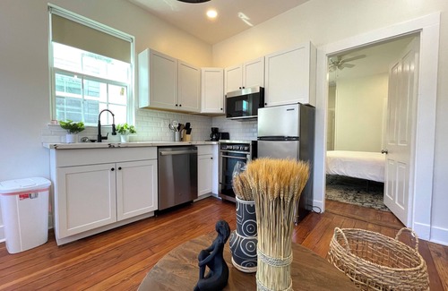 Uptown Historic District House | Beautifully Restored! 3 Bedroom Home - 15 Min FQ!