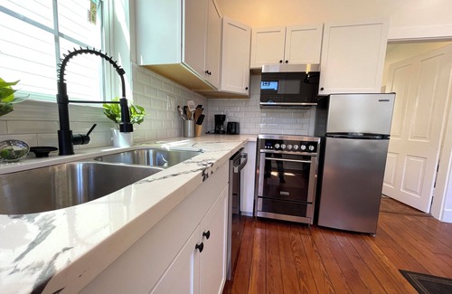 Uptown Historic District House | Beautifully Restored! 3 Bedroom Home - 15 Min FQ!