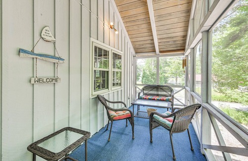 Sherwood Forest House | Becket Home w/3-Season Porch: Walk to Lake Access