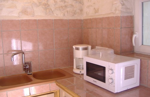 La Garde-Adhemar Bed & Breakfast | Bed and Breakfast 'Fanny' with Shared Pool, Shared Garden and Wi-Fi