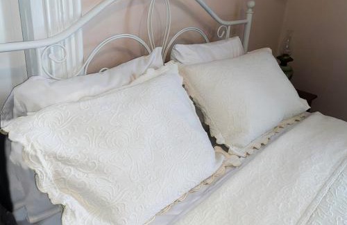 Edwardsburg Bed & Breakfast | Bed & Breakfast private room and bath