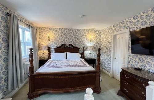 Niagara Falls Bed & Breakfast | Bedham Hall Bed & Breakfast