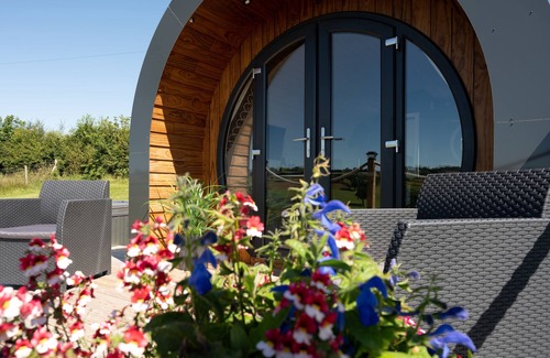 Welshpool Cottage | Bedwen - Glamping pod with Hot Tub sleeping 2 guests