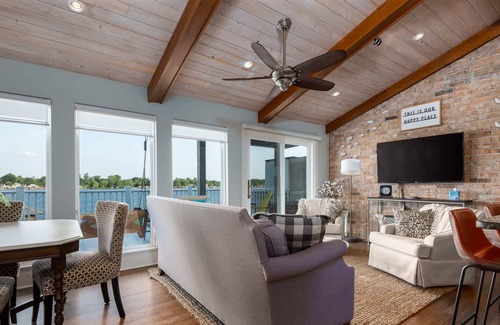 New Roads House | Bee Happy | Peaceful Panoramic Views at FR