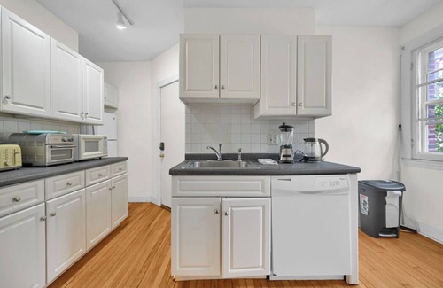 Neighborhood Nine Apartment | Behind harvard law -2BR and close to MIT