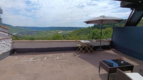 Uerzig Cabin | BelaVista'nBed - Peaceful Studio with private Terrace and Amazing Mosel Valley Views