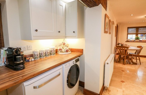 Rugeley Cottage | BELLAMOUR END COTTAGE, family friendly, with open fire in Rugeley