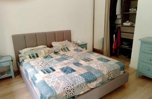 Ares House | Belle chambre lit King size