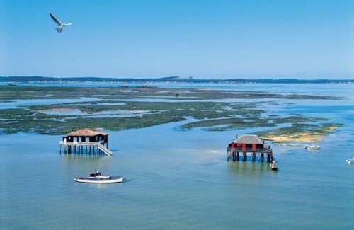 Ares House | Belle chambre lit King size