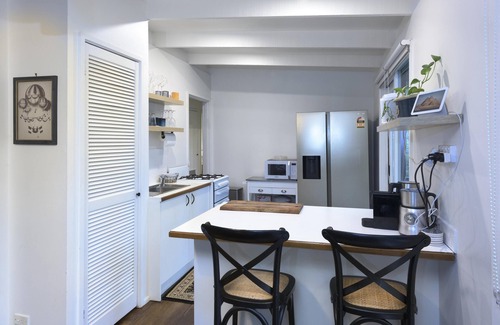 Sassafras Cottage | Belle Cottage, Sassafras - Stylishly furnished 2 bedroom cottage with wood burner in Sassafras