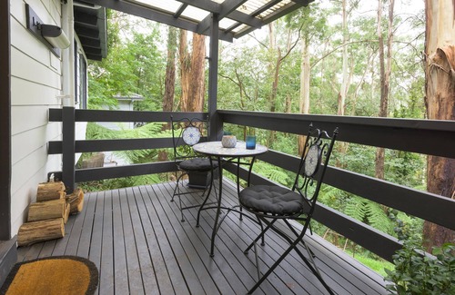 Sassafras Cottage | Belle Cottage, Sassafras - Stylishly furnished 2 bedroom cottage with wood burner in Sassafras