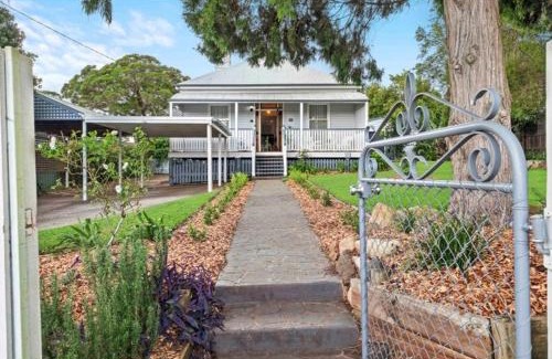East Toowoomba House | Belle Vue Cottage - East Toowoomba