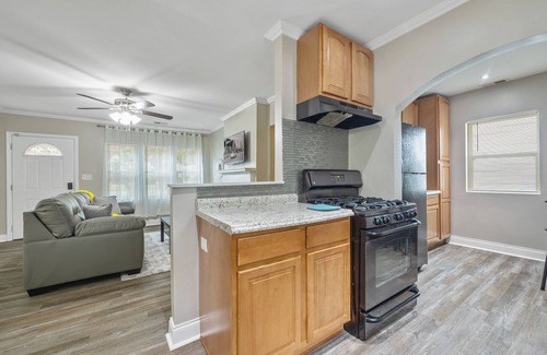 Capitol View House | BeltLine Breeze in Oakland City + Parking