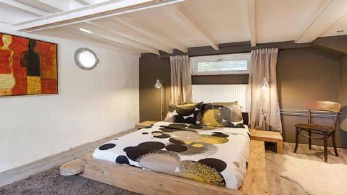 Zuidwest Boat Rental | Benedenverdieping in Woonboot met tuinterras