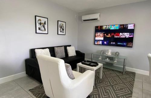 Hollywood Apartment | Bens Spacious Luxury Suite