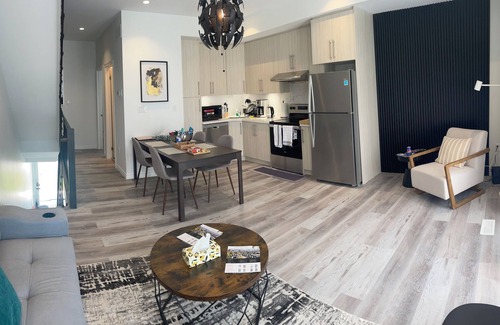 Niagara Falls Resort | Bentley Commons Fallsview Towns