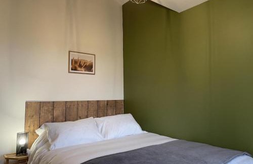 Durdat-Larequille House | Bergerie rénovée avec piscine partagée, animaux acceptés, proche Néris-Les-Bains - FR-1-489-411