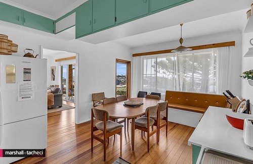 Bermagui House | Bermagui Breeze Holiday House 5 bedroom 18-20 Mumbulla Street - Bermagui