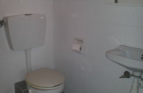 Ngara West Bed & Breakfast | Bermuda Garden Hotel