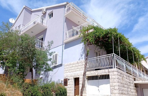 Brna Apartment | Bertie's Lodge - Four Bedroom Apartment(A4)