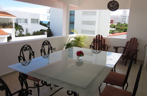 Punta Cancun Condo | Best Beach in Cancun! Beachscape Villa in Hotel Zone