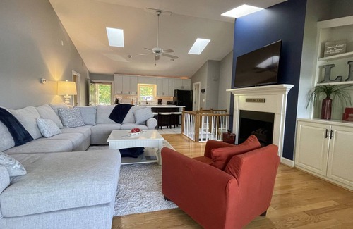 Wise House | Best Dock on LKG, 7 Bedrooms, 2 Kitchens, 4 Bath, 2 OPEN Boat Slips