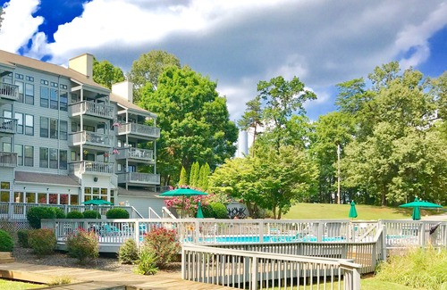 North Shore Condo | BEST FALL VIEW & LOCATION BERNARDS LANDING 2B-INDOOR POOL HOT TUB-OPEN