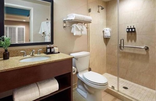 Village of La Jolla Hotel | Best for Group Vacay! Three Spacious Units Near Beaches, Restaurant
