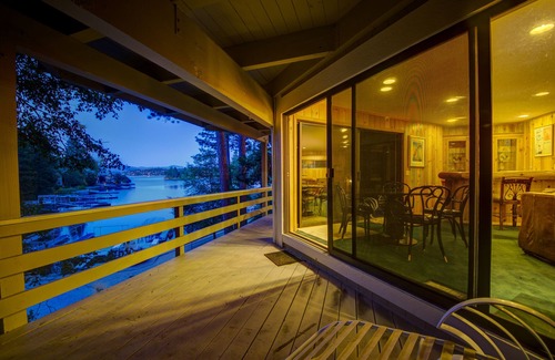 Blue Jay House | "BEST LAKE FRONT AND BEST LOCATION!" DIRECTLY ON THE LAKE! Pet Friendly!