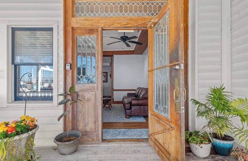 Oriental Apartment | Best Location in Oriental, NC! 2 Queens!