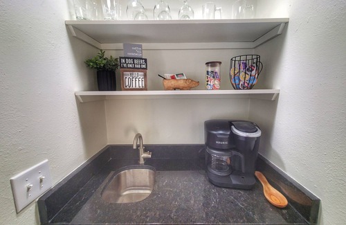 Bella Vista House | Best of NWA - Pool Table, MTB Trails, Golf, Hiking, King Bed