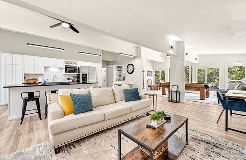 Bella Vista House | Best of NWA - Pool Table, MTB Trails, Golf, Hiking, King Bed