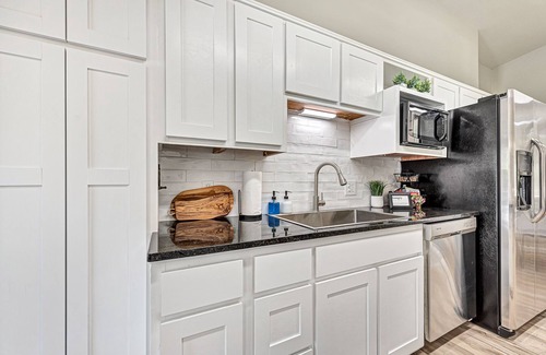 Bella Vista House | Best of NWA - Pool Table, MTB Trails, Golf, Hiking, King Bed