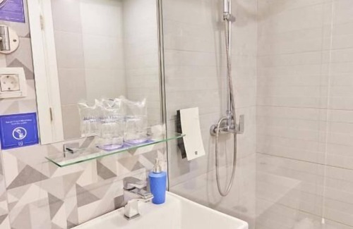 Ulcinj Hotel | Best Place to Unwind! 2BR Suite w/Swim-up Pool! FREE Parking and Beachfront!