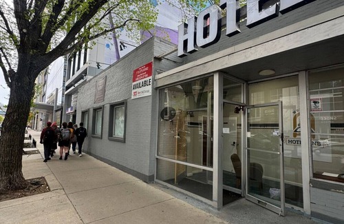 South Loop Hotel | Best Private Room in Downtown | Free Coffee