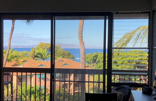 Kihei Condo | Best Unit/Location w/Ocean View! Fully Renovated End-Unit!